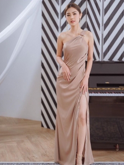 พร้อมเช่า ชุดราตรียาว ชุดเดรส ไหล่เฉียง จับเดรปหน้า สีส้มอิฐ สีน้ำตาล สีเบจ