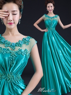 พร้อมเช่า ชุดราตรียาว แขนกุด สีเขียวน้ำทะเล เนื้อผ้ามันใส่สบาย แต่งมุกปักเลื่อมสวยหรูทั้งอกและเอว