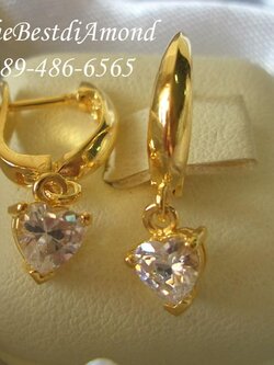 สินค้าหมด=BE331===ต่างหูตุ้งติ้งเพชรรูปหัวใจ= น่ารักมากเลยนะคะ ด้านบนเป็นห่วงเรียบๆ มีเพชรหัวใจ แวววาวเล่นไฟดีค่ะ ห้อยเป็นส่วนของตุ้งติ้ง น่ารักดีค่ะ