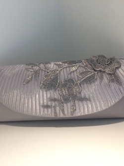 พร้อมส่ง Evening Clutch กระเป๋าออกงาน สีเทา แต่งดอกไม้