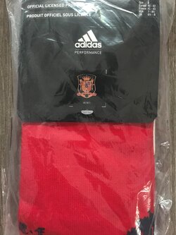 ถุงเท้าฟุตบอล ทีมชาติสเปน ชุดเหย้า ชุดลุยศึกฟุตบอลโลก 2010 ใหม่ Size 3 (UK 6.5-8) / SPAIN Football Socks Home Kit World Cup 2010 Jersey NEW Size 3 (UK 6.5-8)