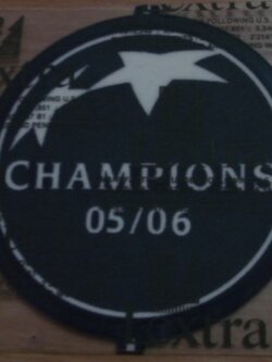อาร์มสัญลักษณ์ฟุตบอล การแข่งขันฟุตบอลยูฟ่า แชมป์เปี้ยนส์ ลีก - UCL CHAMPIONS 2005/06 PLAYER SIZE ใหม่ / UEFA CHAMPIONS LEAGUE International Football Club Tournament PLAYER SIZE Football Patch/Badge - UCL CHAMPIONS 2005/06 NEW