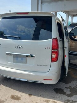 พรมปูพื้นรถยนต์ Hyundai H1 impressive ปูพรม6D สีน้ำเงินด้ายทอง เต็มคัน