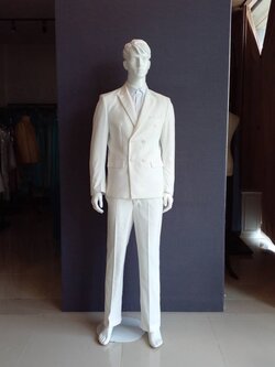 พร้อมเช่า ชุดสูทชาย สีขาว กระดุม 2 แถว