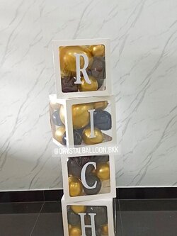 ลูกโป่ง เปิดงาน กล่องใส ติดตัวอักษร 4 ตัวอักษร พร้อมตกแต่ง สามารถเปลี่ยนสีลูกโป่ง/เปลี่ยนข้อความได้