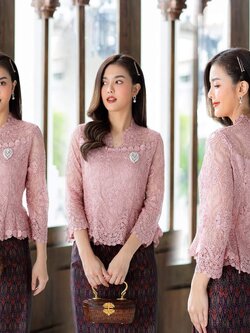 Pro-order เช่า ชุดไทยคุณแม่ เสื้อลูกไม้สีชมพู คอตั้ง ผ้าซิ่น แยกชิ้น เรียบหรู **สามารถเลือกเปลี่ยนกระโปรงแบบที่ต้องการได้**