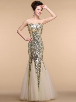 พร้อมเช่า ชุดราตรียาว เกาะอก เรียบหรู สีครีม Champagne เนื้อผ้าแต่งเลื่อมทั้งตัว ทรงนางเงือก แต่งผ้าตาข่ายสวย