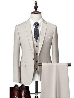 พร้อมเช่า ชุดสูทชาย สีเบจ คลาสสิก รุ่นกระดุมเดียว (พร้อมเสื้อกั๊ก)