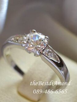 BR047RD+++แหวนเพชรเม็ดเดี่ยวขนาด 30 สต+++ แหวนแบบ Basic ใส่ได้นานไม่เบื่อ วงนี้เพชรไม่ใหญ่ ใส่ติดนิ้วได้เลย แบบเรียบๆ แต่ดูดีค่ะ