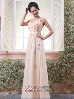 พร้อมเช่า ชุดราตรียาว ไหล่เดียว สีครีม Champagne คอเว้าหัวใจ แต่งช่อดอกไม้สวยยาวจากไหล่ถึงเอว