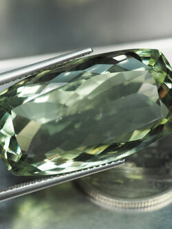 พลอยอะเมทิสต์สีเขียว 25 กะรัต (0542)