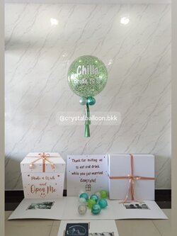 Surprise Box กล่องเซอร์ไพรส์ Bubble ขนาด 24" กลิตเตอร์สีเขียว พร้อมตกแต่ง สามารถใส่รูปได้ 4 ใบ สามารถเปลี่ยนสีลูกโป่ง/เปลี่ยนข้อความได้