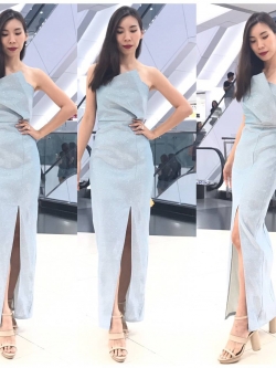 พร้อมเช่า ชุดเดรส เกาะอก ผ่าหน้าขา ผ้า Glitter สีฟ้า