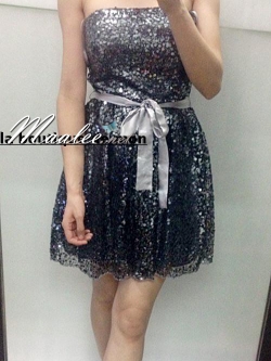 พร้อมส่ง ชุดราตรีสั้น เกาะอก/สายเดี่ยว สีดำ ปักเลื่อมทั้งตัว คาดโบว์สีเทา (ใส่ได้2แบบ )