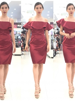 พร้อมเช่า ชุดเดรสสั้น ไหล่ปาด แต่งระบาย ผ้าดัชเชส สวย เรียบหรู สีแดง