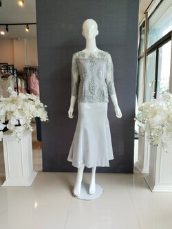 พร้อมเช่า ชุดลูกไม้ เสื้อลูกไม้ สีเทา แขนยาว กระโปรงทรงหางปลา