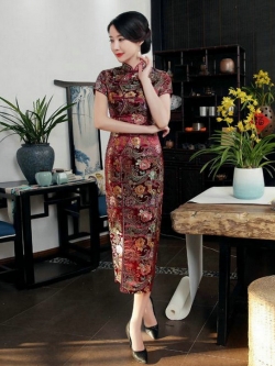 Pre-order กี่เพ้า สีไวน์แดง แขนสั้น ลายดอกไม้ ตัดเย็บอย่างดี