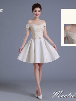 พร้อมเช่า ชุดราตรีสั้น ชุดเพื่อนเจ้าสาว สีครีม แบบ E ไหล่ปาด อกแต่งลูกไม้ เอวคาดโบว์สวย (เชือกผูกหลัง)