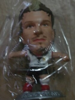 ตุ๊กตาโมเดลนักฟุตบอล ด.เบ็คแฮม สโมสรแมนเชสเตอร์ ยูไนเต็ด โครินเธียน ไมโครสตาร์ - Series 6/2002 Silver Base - MC1269 ใหม่ / D.BECKHAM MANCHESTER UNITED Football Club Corinthian MicroStars Football Figure - Series 6/2002 Silver Base - MC1269 NEW