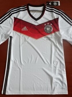 เสื้อฟุตบอล ทีมชาติเยอรมนี ชุดเหย้า ชุดลุยศึกฟุตบอลโลก 2014 ปักนัดชิง World Cup Final 2014 ใหม่ M-Size / GERMANY Football Shirt Home Kit World Cup Final 2014 MDT Jersey NEW M-Size