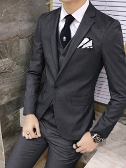 พร้อมเช่า ชุดสูทชาย สีเทาเข้ม เข้ารูป พร้อมเสื้อกั๊ก