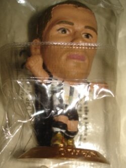 ตุ๊กตาโมเดลนักฟุตบอล ม.โอเว่น สโมสรนิวคาสเซิล ยูไนเต็ด โครินเธียน ไมโครสตาร์ - Series 14/2006 Gold Base - MC8044 ใหม่ / M.OWEN NEWCASTLE UNITED Football Club Corinthian MicroStars Football Figure - Series 14/2006 Gold Base - MC8044 NEW