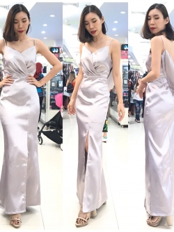 พร้อมเช่า ชุดเดรส เดรสสายเดี่ยว ผ้าดัชเชส แพทเทิร์นเนียบ ผ่าหน้าขา สีเทา