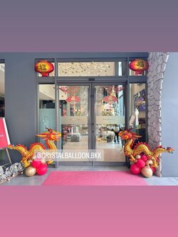 ลูกโป่ง วันตรุษจีน ฟอยล์มังกรใหญ่ ตั้งฐาน 2 ชิ้น พร้อม ฟอยล์โคมไฟ 2 ชิ้น พร้อมตกแต่ง สามารถเปลี่ยนสีลูกโป่ง/เปลี่ยนฟอยล์ตกแต่งได้