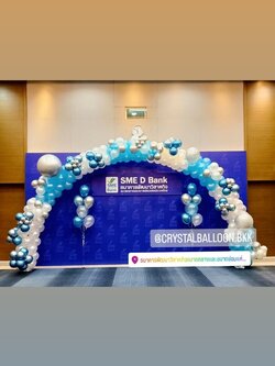 Organic Backdrop ซุ้มโค้ง กว้าง ขนาด 4 เมตร พร้อม ช่อลูกโป่ง ช่อ 7 ลูก 9 ช่อ Theme ฟ้า-ขาว พร้อมตกแต่ง สามารถเปลี่ยนสีลูกโป่งได้