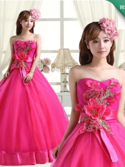 พร้อมเช่า ชุดแฟนซี ชุดราตรี เกาะอก สีชมพู Hot pink แต่งช่อดอกไม้ช่วงหน้าอก