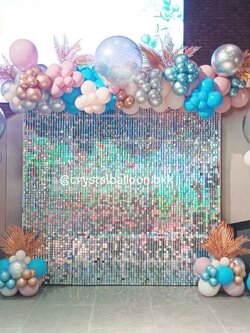 Oranic Backdrop ฉากวิบวับ สีเงิน ขนาด 2.4x2.4 เมตร เปิดงาน Bubble ขนาด 24" กลิตเตอร์สีเงิน 1 ลูก พร้อม เสาลูกโป่ง Bubble ขนาด 36" กลิตเตอร์สีเงิน 2 เสา,ประดับใบไม้ทอง พร้อมตกแต่ง สามารถเปลี่ยนสีลูกโป่ง/เปลี่ยนข้อความได้