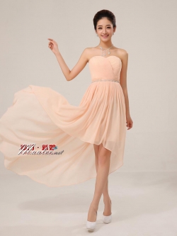 พร้อมเช่า ชุดราตรีสั้น เกาะอก หน้าสั้นหลังยาว สีโอรสอ่อน อัดพลีตหน้าอก คาดเอวคริสตัล