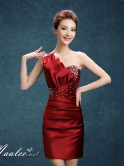 พร้อมเช่า ชุดราตรีสั้น เกาะอก ไหล่เดียว สีไวน์แดง ผ้าซาตินเข้ารูป ปักเลื่อมสวยหรู