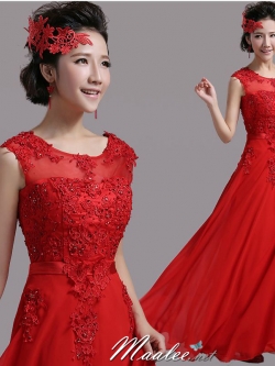 พร้อมเช่า ชุดราตรียาว สีแดง แบบเรียบหรู แต่งลูกไม้เซาะดอก ปักลูกปักมุก