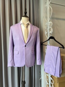 พร้อมเช่า ชุดสูทชาย งานตัดพลัสไซส์ สีม่วงพาสเทล (ไม่มีเสื้อกั๊ก)