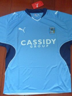 เสื้อฟุตบอล ทีมสโมสรโคเวนทรี ซิตี้ ชุดเหย้า 2009/10 ใหม่ M-Size / COVENTRY CITY Football Shirt Home Kit 2009/10 Jersey NEW M-Size