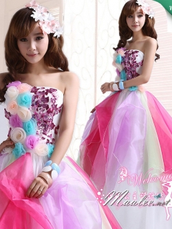 พร้อมเช่า ชุดแฟนซี ชุดราตรียาว เกาะอก แต่งดอกไม้สามมิติ กระโปรงพองสวย สีรุ้ง