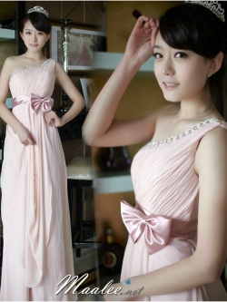 พร้อมเช่า ชุดราตรียาว สีชมพู Pastel สวยหวาน ไหล่เดียว จับเดรป แต่งโบว์ผ้าซาติน