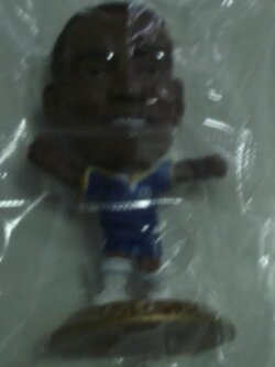 ตุ๊กตาโมเดลนักฟุตบอล ซ.คาลู สโมสรเชลซี โครินเธียน ไมโครสตาร์ - EPL 08/09 Series 17/2008 Gold Base - MC11795 ใหม่ / S.KALOU CHELSEA Football Club Corinthian MicroStars Football Figure - EPL 08/09 Series 17/2008 Gold Base - MC11795 NEW