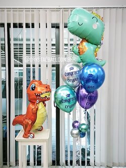ลูกโป่ง แสดงความยินดี ช่อลูกโป่ง ไดโนเสาร์ สีเขียว ตัวใหญ่ Anagram พร้อม ไดโนเสาร์ ตั้งพื้น 1 ชิ้น พร้อมตกเเต่ง สามารถเปลี่ยนสีลูกโป่ง/เปลี่ยนข้อความ/เปลี่ยนสี-ฟอยล์ตกแต่งได้