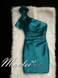 พร้อมเช่า ชุดราตรี สีเขียว น้ำทะเล บ่าเฉียง ทรงเข้ารูป ผ้าซาติน แต่งโบว์ที่ไหล่ (ซิปหลัง)