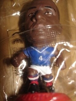 ตุ๊กตาโมเดลนักฟุตบอล ป.วิเอร่า ทีมชาติฝรั่งเศส โครินเธียน ไมโครสตาร์ - Series 6/2002 Red Base - MC923 ใหม่ / P.VIEIRA FRANCE National Football Team Corinthian MicroStars Football Figure - Series 6/2002 Red Base - MC923 NEW