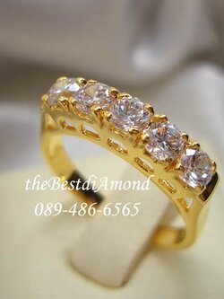 BR964+++แหวนแถวหนามเตย 5 เม็ด+++แหวนแถวแบบยอดนิยม ทุกยุคทุกสมัย ฝังแบบหนามเตย เป็นแหวนแถวแบบเรียบๆแต่ดูดี ขนาดเพชร 12 ตัง