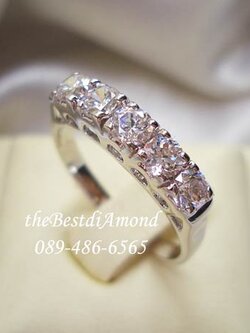 BR964RD+++แหวนแถวหนามเตย 5 เม็ด+++แหวนแถวแบบยอดนิยม ทุกยุคทุกสมัย ฝังแบบหนามเตย เป็นแหวนแถวแบบเรียบๆแต่ดูดี ขนาดเพชร 12 ตัง