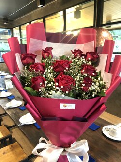 ช่อดอกกุหลาบแดง นำเข้า คัด Size ช่อ 8-10 ดอก 1 ช่อ พร้อมตกแต่ง สามารถเปลี่ยนสีได้