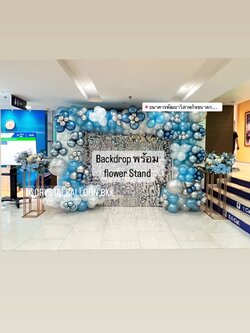 Organic Backdrop ฉากวิบวับสีเงิน ขนาด 2.4x2.4 พร้อม Artificial Flowers Stand 2 ชิ้น (แบบเช่า) พร้อมตกแต่ง สามารถเปลี่ยนสีลูกโป่งได้