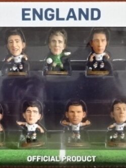 ตุ๊กตาโมเดลนักฟุตบอล ทีมแพ็ค 15x ทีมชาติอังกฤษ ซอคเกอร์สตาร์ซ - ฟุตบอลโลก 2014 ใหม่ / 15x ENGLAND National Football Team SoccerStarz Football Figure Team Pack - World Cup 2014 NEW