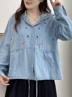 แจ็คเก็ตยีนส์ลายปักแต่งกระเป๋า