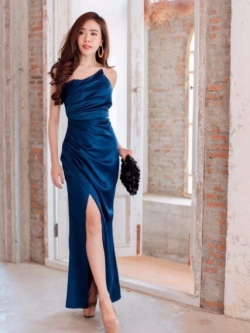 พร้อมเช่า ชุดเดรส ชุดออกงาน ราตรียาว ไหล่เดี่ยว ผ้าซาร่าเงาใส่แล้วผอม สีกรมท่า