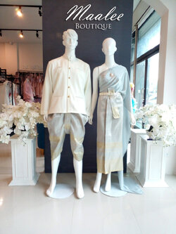 เช่า ชุดไทย ชุดเพื่อนเจ้าสาว ชุดไทยผ้าถุงสีเทาทอง สไบสีเทา